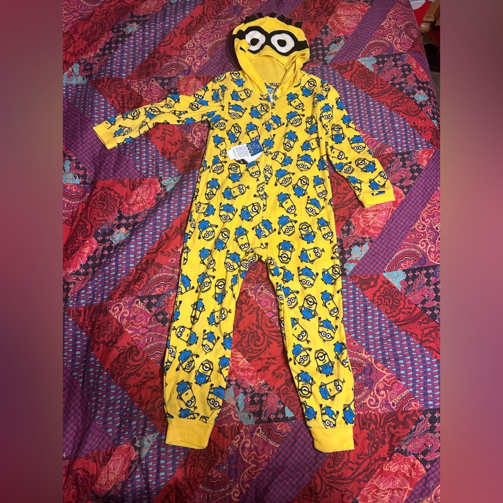 Minion kids blanket sleeper NWT